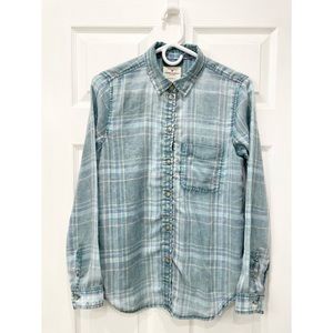 American Eagle Outfitters Plaid Button Down Shirt